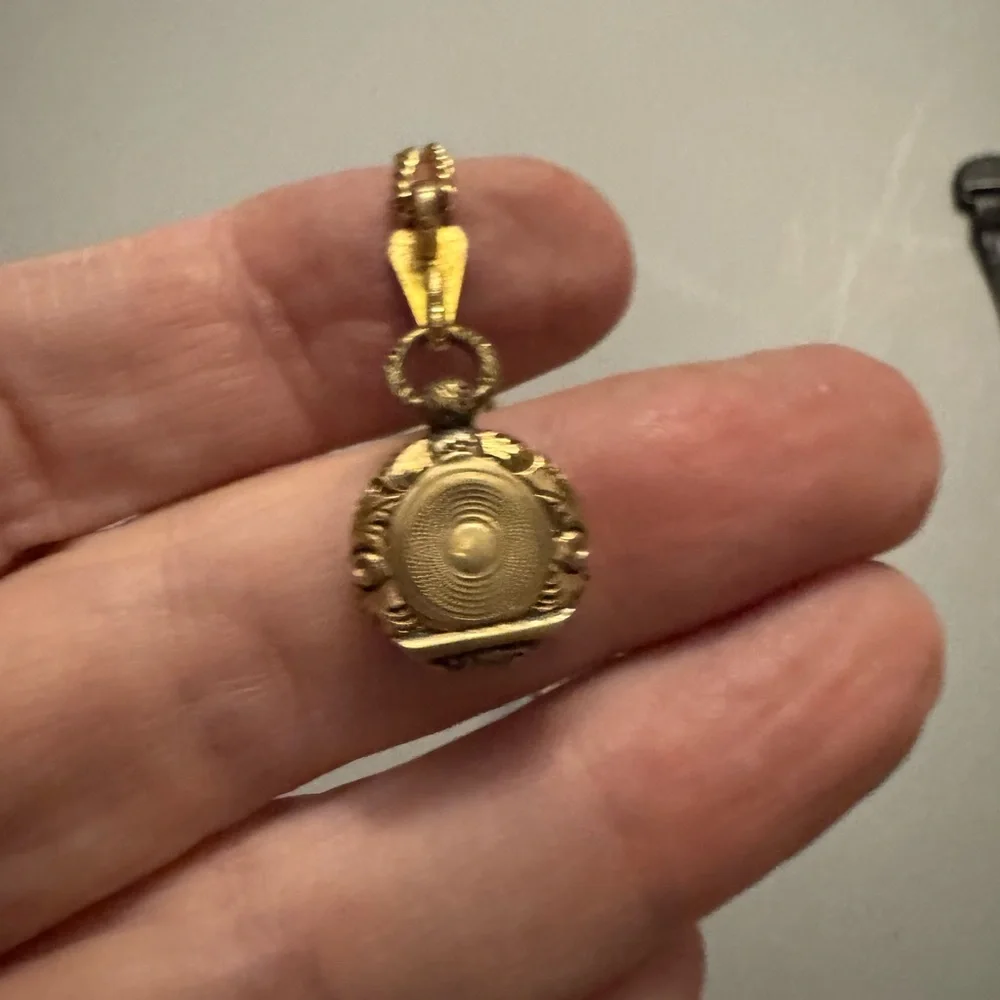 Antique mother of pearl small locket in gold filled - Picture 4 of 8